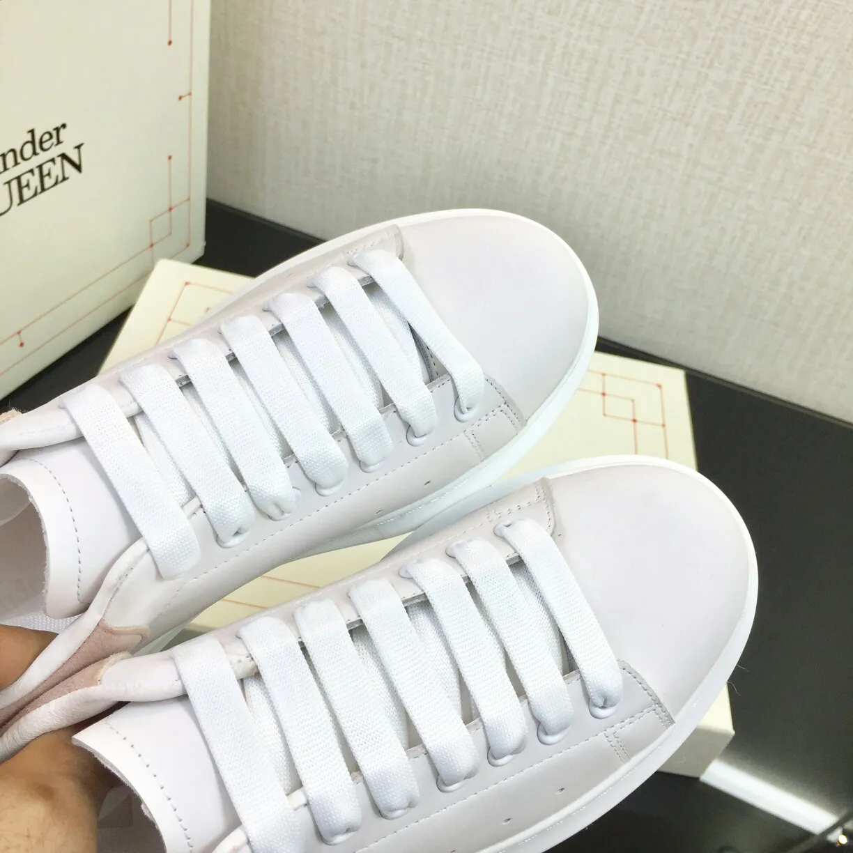 👟👟Ex-factory price 480👟👟 Women's Shoes Women's Clothing Women's Shoes Women's Clothing Women's Shoes Women's Clothing Women's Shoes Women's Clothing 2022 latest upgraded version The material is made of silk matte cowhide surface, sheepskin lining 'ALEXANDERMCQUEEN McQueen white shoes, classic style original version 1:1 1:1, T👟👟Ex-factory price U outsole, size: 34-45〖34 45 customized, non-refundable and non-exchangeable〗 Original packaging